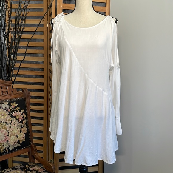 Free People Dresses & Skirts - EUC Free People Cold Shoulder Dress Small